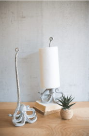 Cast Iron Paper Towel Holder (Color: Octopus)